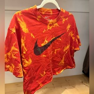 Nike women’s cropped T shirt